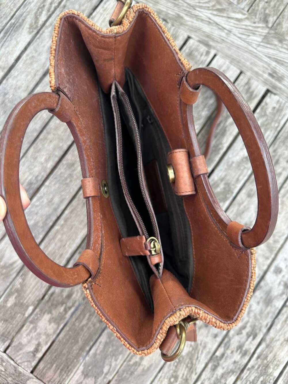 Fossil brand raffia and genuine leather crossbody handbag - Picture 5 of 6